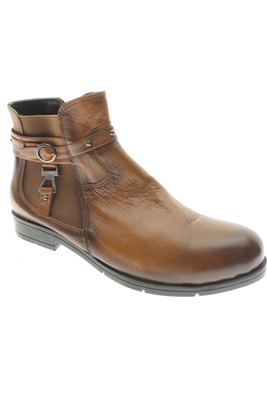 Botines de Pedro Torres de la talla 41, de color marrón de