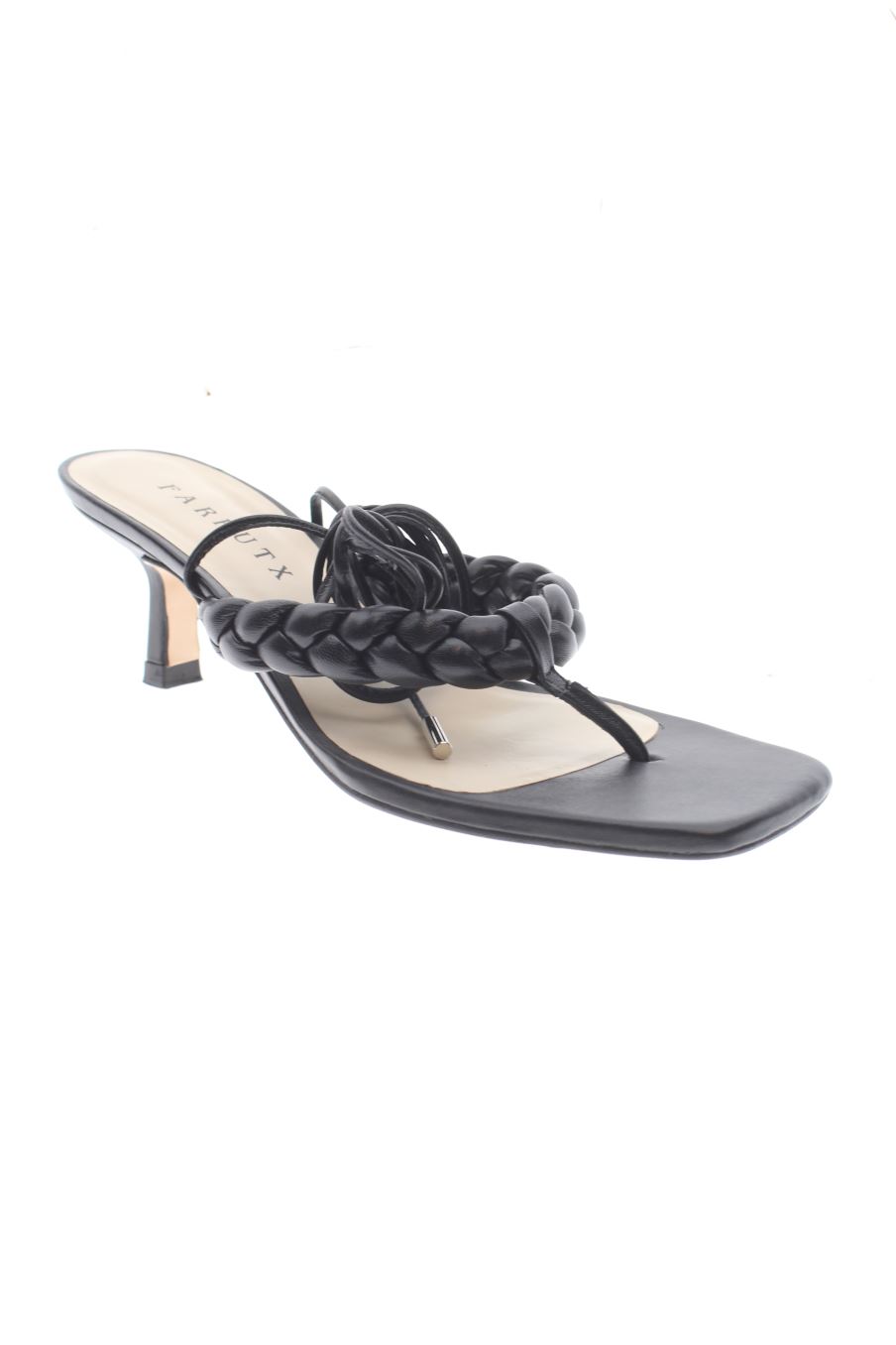 Sandalias tacon de Farrutx de la talla 38, de color negro de