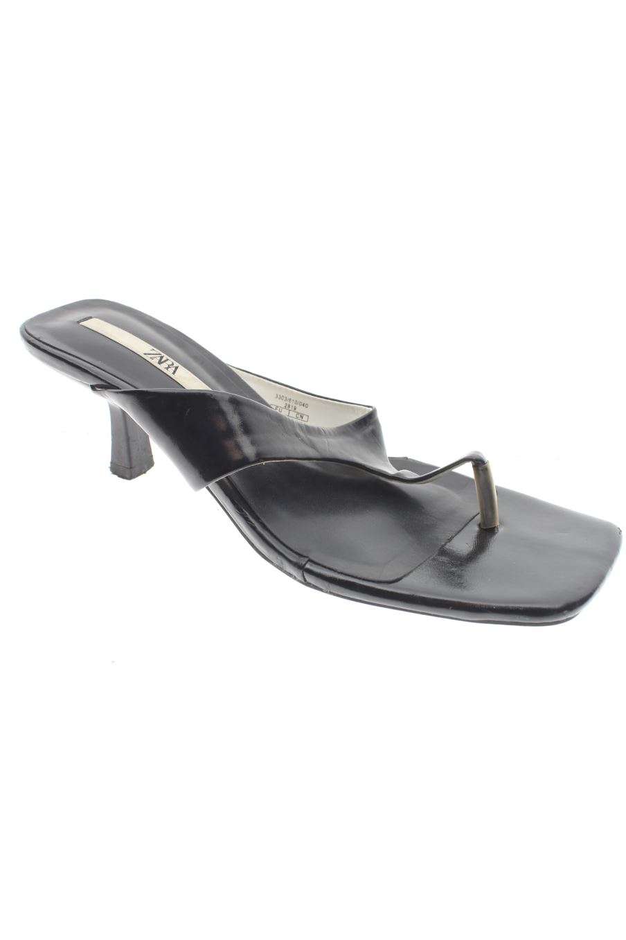 Sandalias tacon de Zara de la talla 38, de color negro de