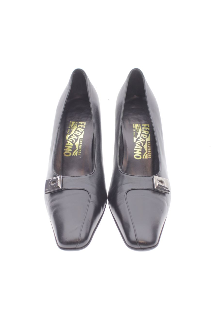 Zapatos de tacon de Salvatore Ferragamo de la talla 40, de color negro de