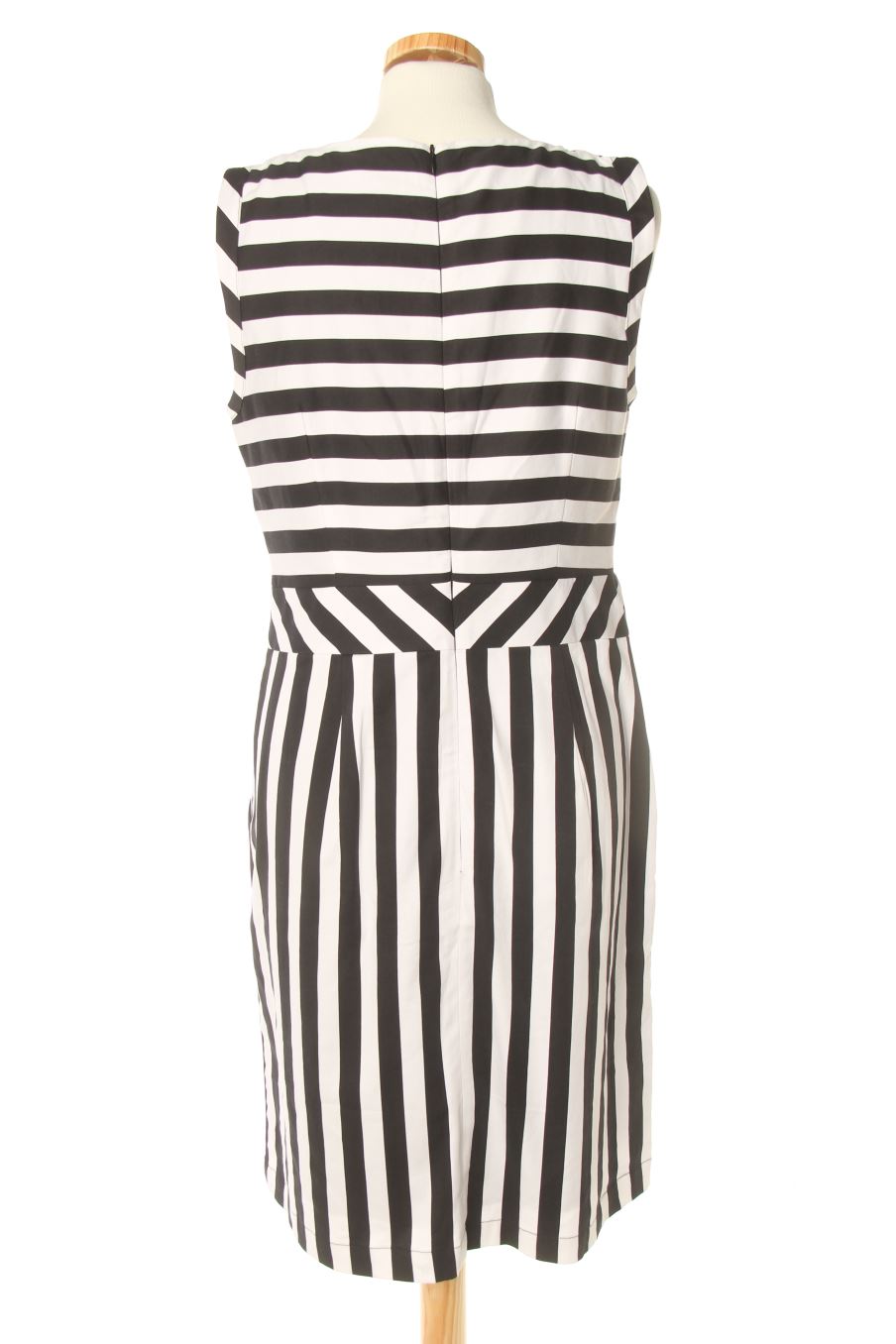 Robe casual Street one de la taille 38, de couleur rayures
