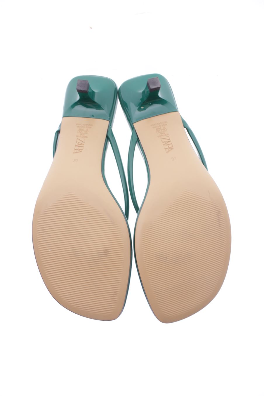 Sandalias tacon de Zara de la talla 37, de color verde de