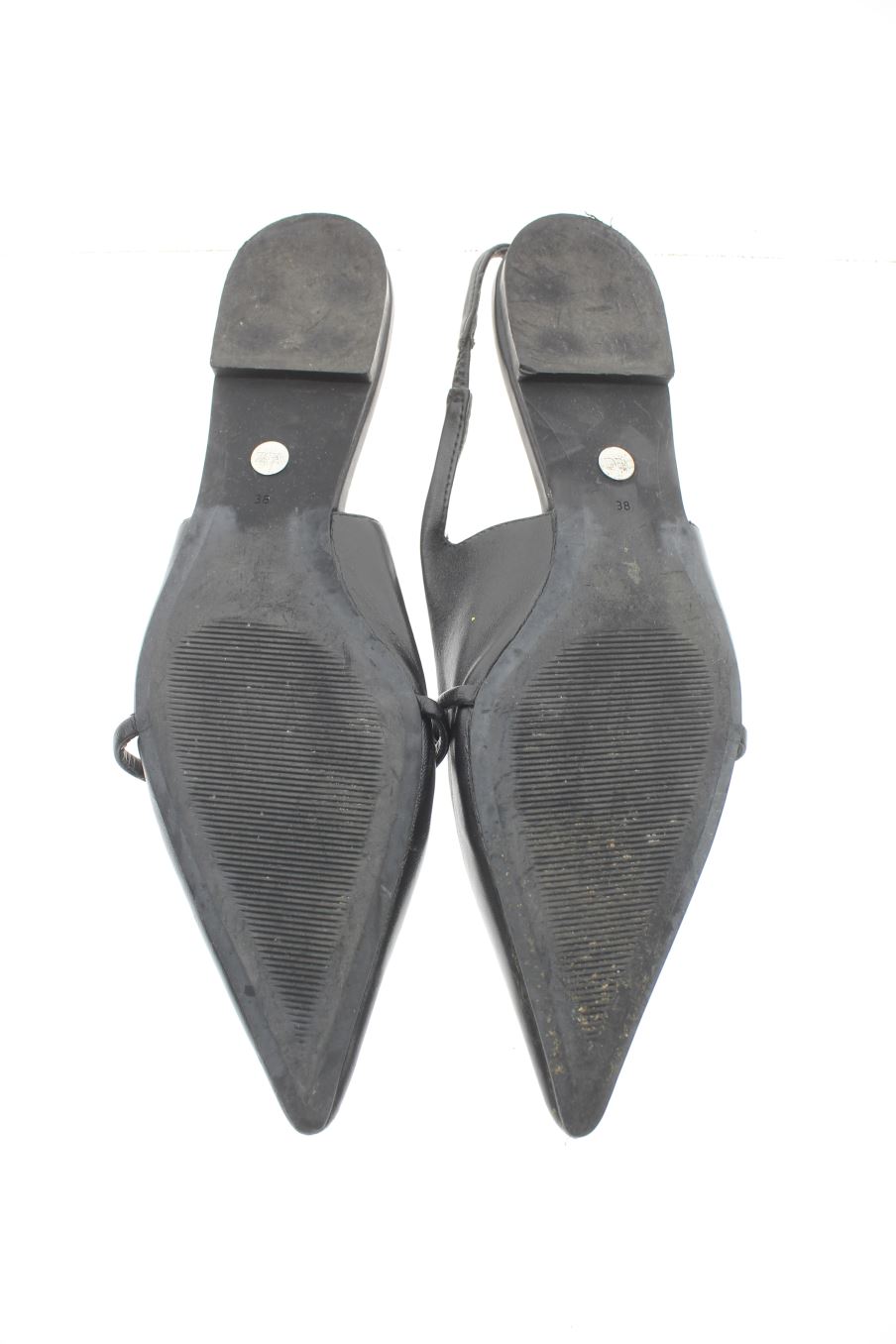 Sandalias planas de Zara de la talla 38, de color negro de