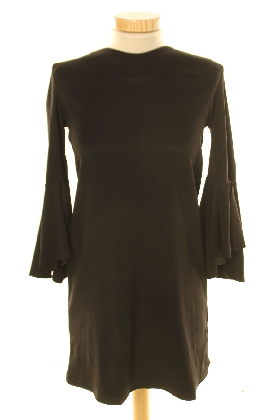 Robe casual Bershka de la taille XS, de couleur noir