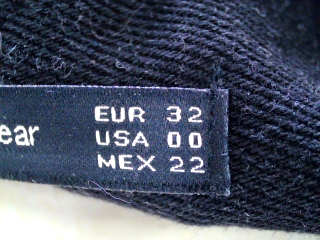 Jeans Zara de la taille 32, de couleur noir de denim