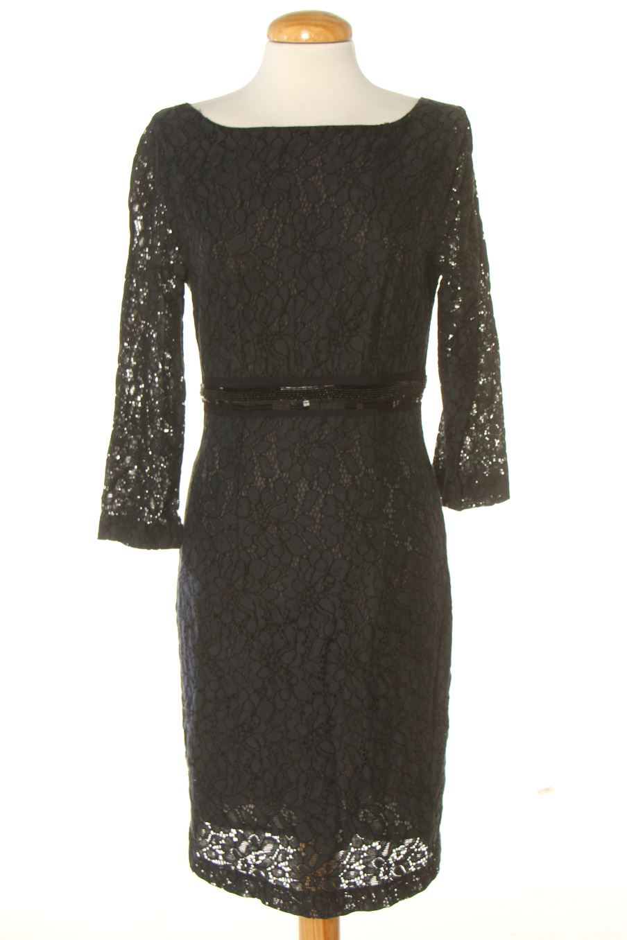 Robe Brunella de la taille M, de couleur noir