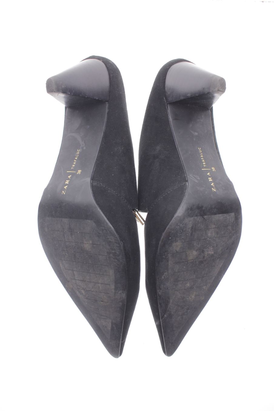 Sandalias tacon de Zara de la talla 38, de color negro de