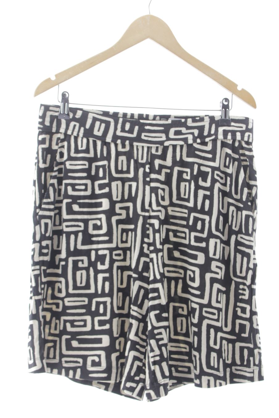 Shorts C&A de la taille L, de couleur rayures
