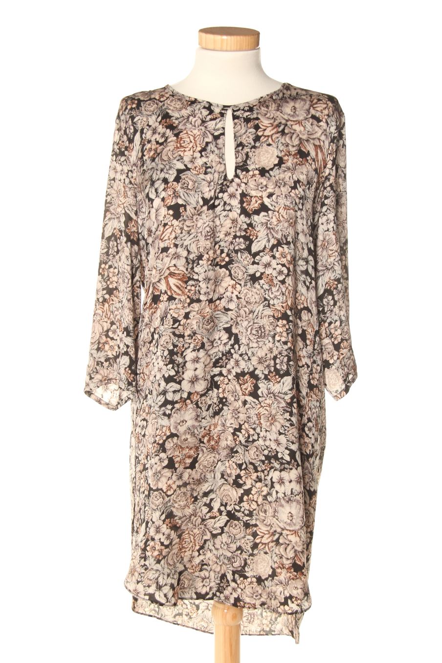 Robe casual Mng de la taille M, de couleur fleurs