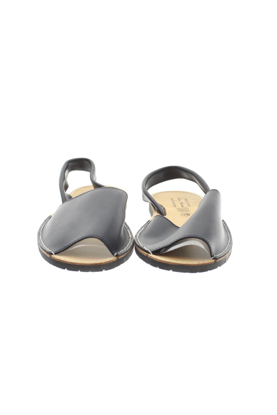 Sandalias planas de Eva Mañas de la talla 39, de color negro de