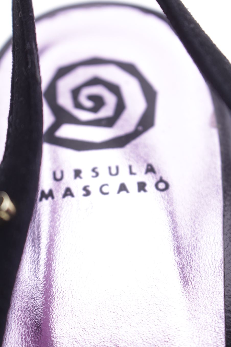Sandalias tacon de Ursula Mascaro de la talla 39, de color negro de