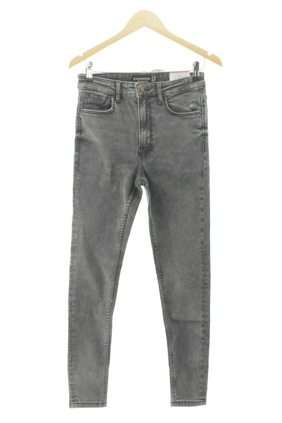 Jeans Stradivarius de la taille 40, de couleur gris de denim
