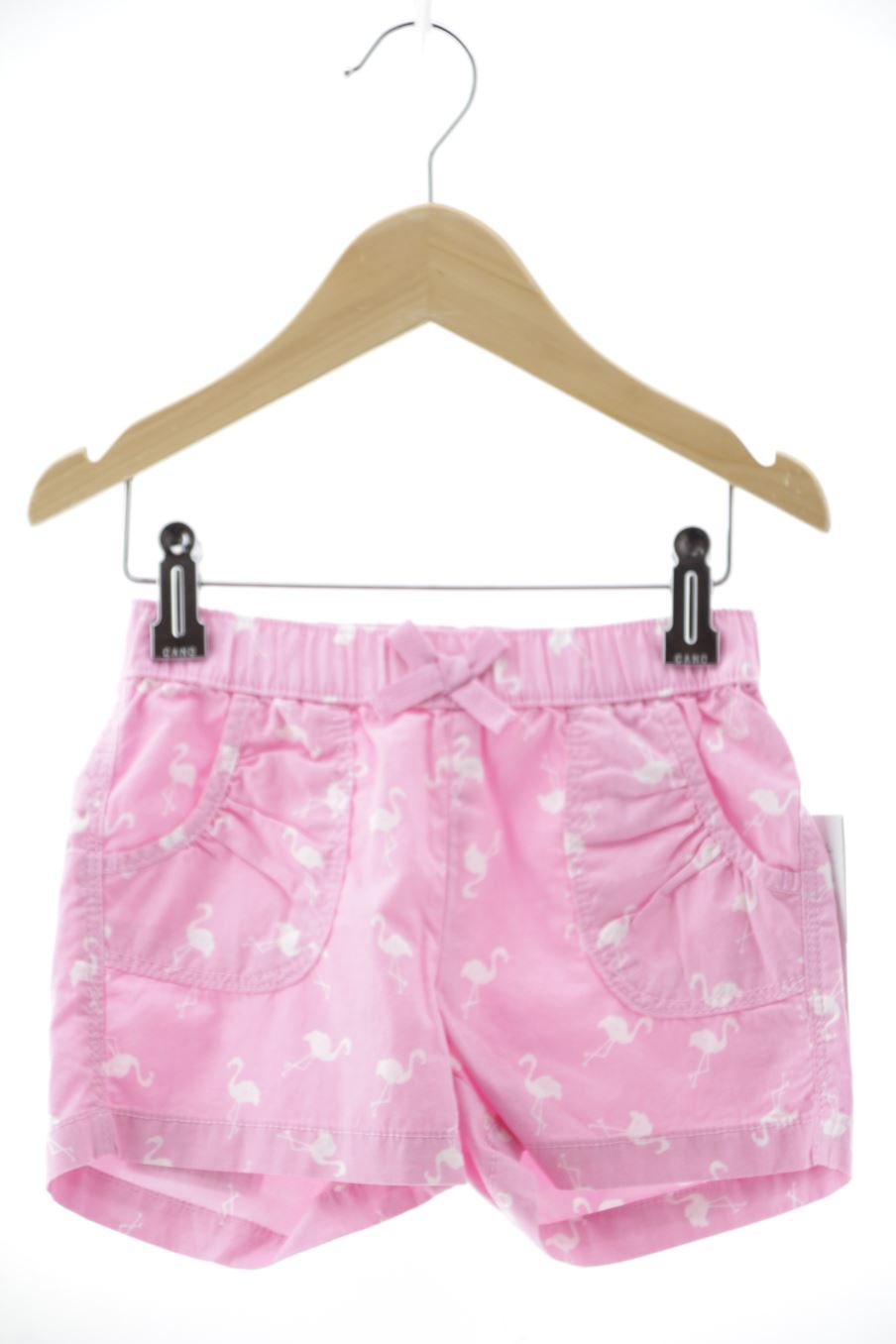 Short C&A de la taille 3 ans avec une étiquette