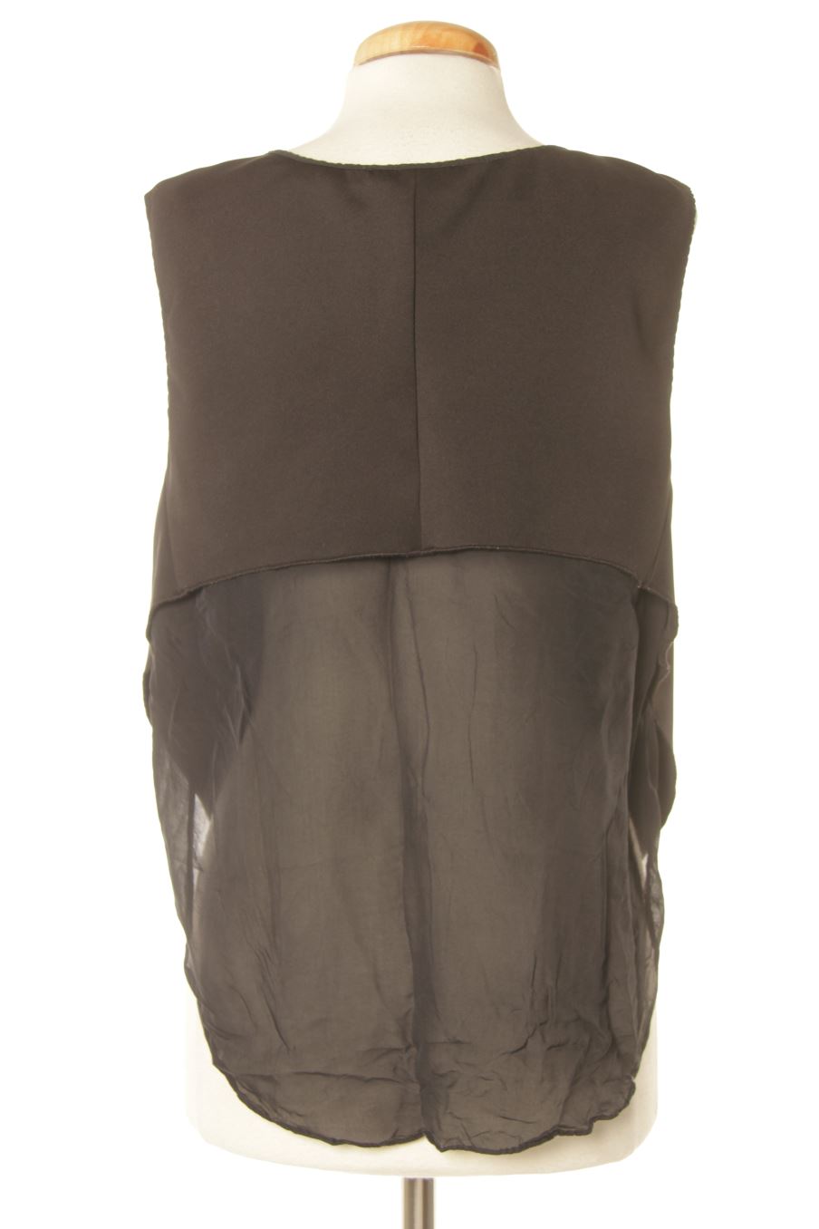 Top Monoprix de la taille 38, de couleur noir