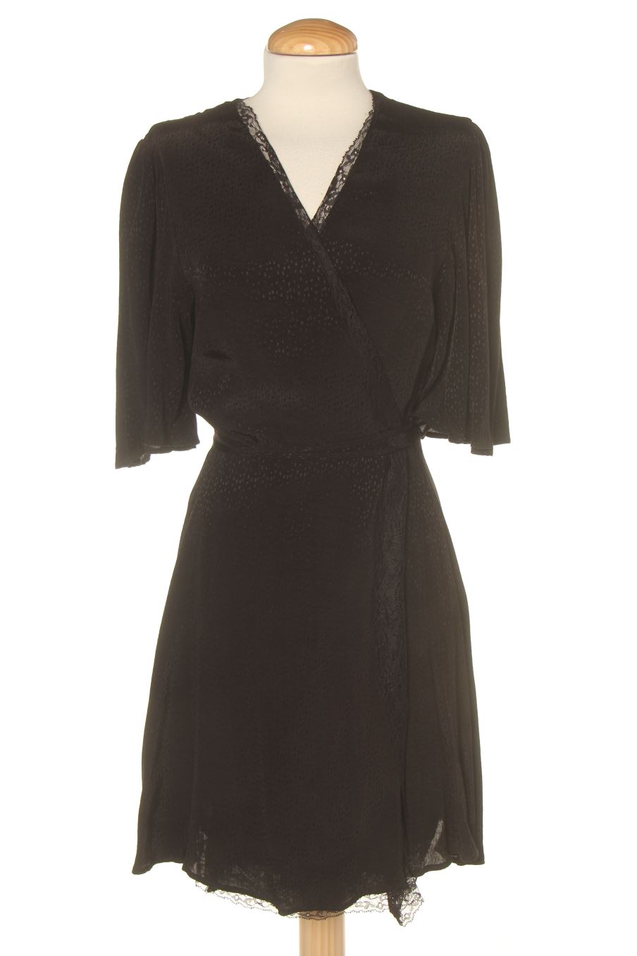 Robe casual Mango de la taille M, de couleur noir