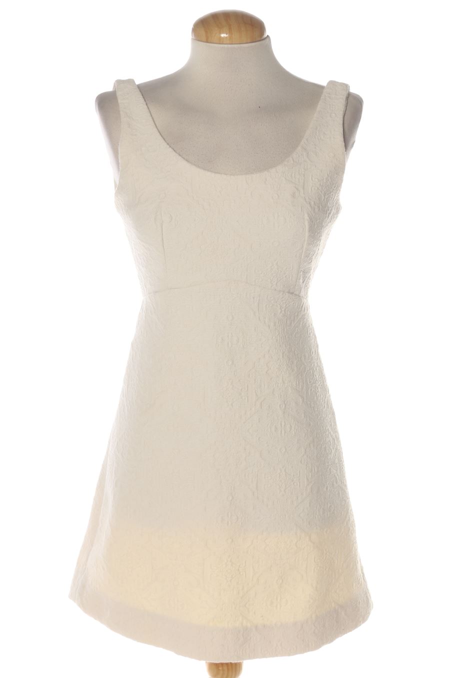Vestido casual de Zara de la talla XS, de color blanco