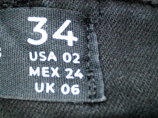 Jeans Stradivarius de la taille 34, de couleur noir de denim