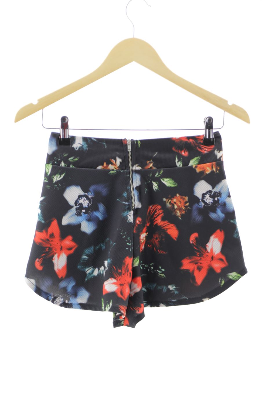 Shorts Pull & Bear de la taille S, de couleur fleurs