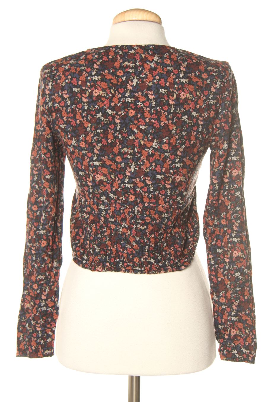 Blusa flores pull and bear 2025