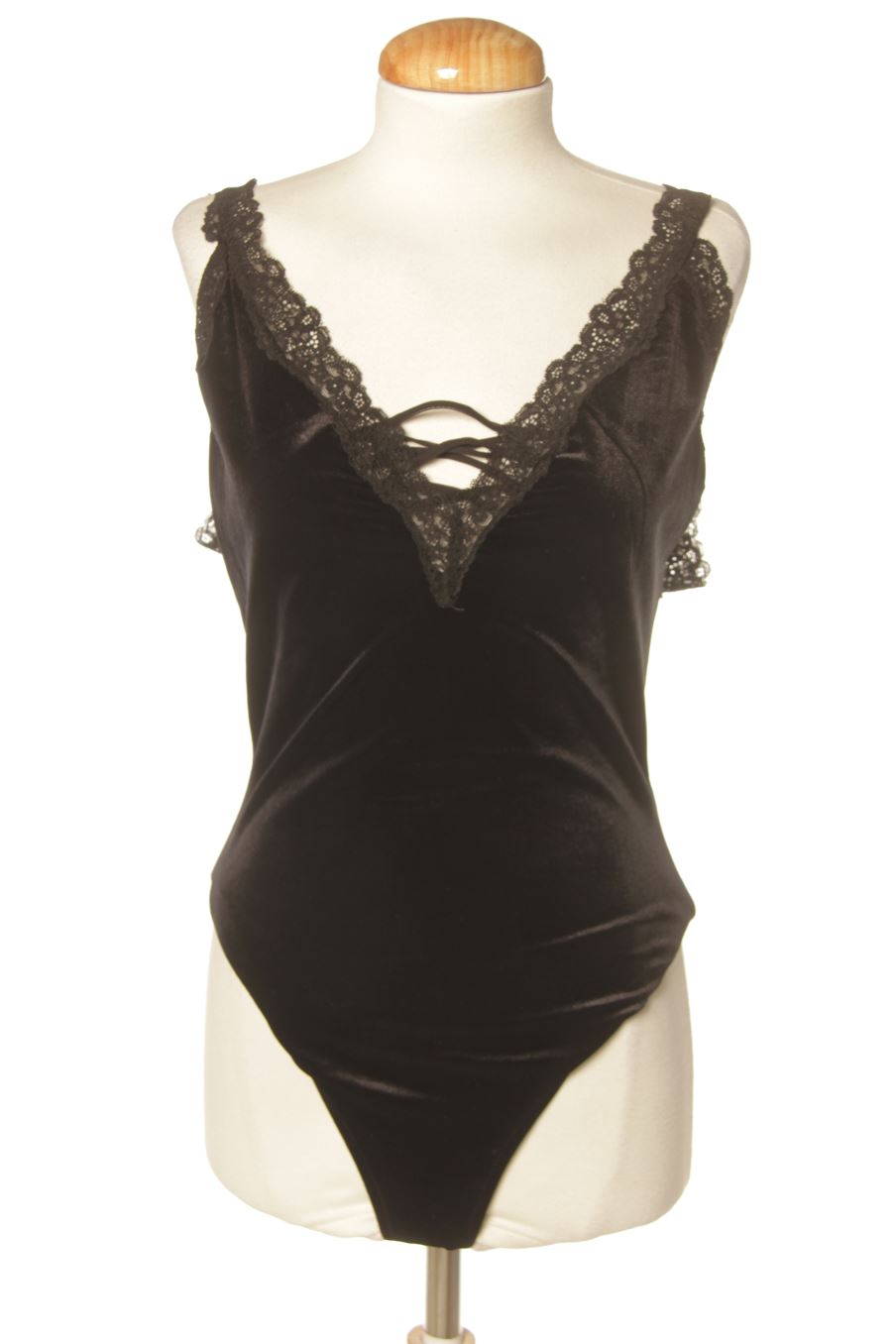 Body Bershka de la taille L, de couleur noir de velours