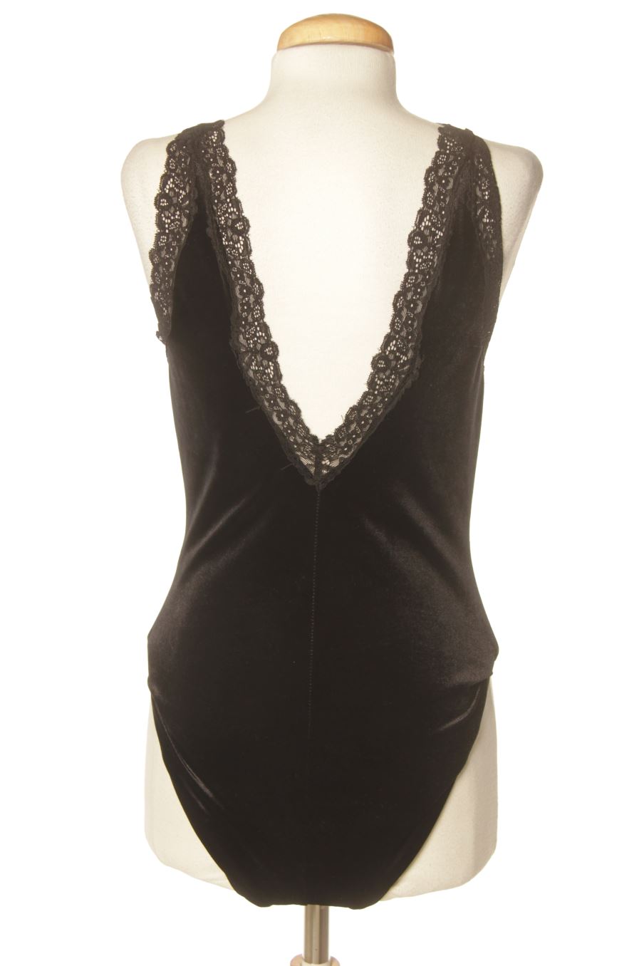 Body Bershka de la taille L, de couleur noir de velours