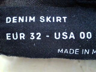 Jupe Stradivarius de la taille 32, de couleur noir de denim