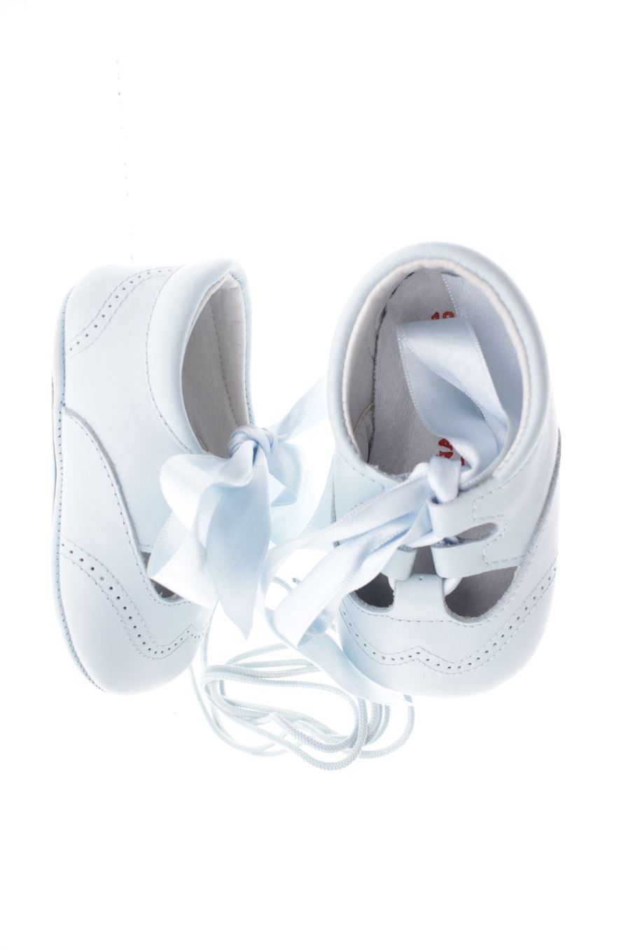 Zapatos de Doña Carmen de la talla 18 con etiqueta