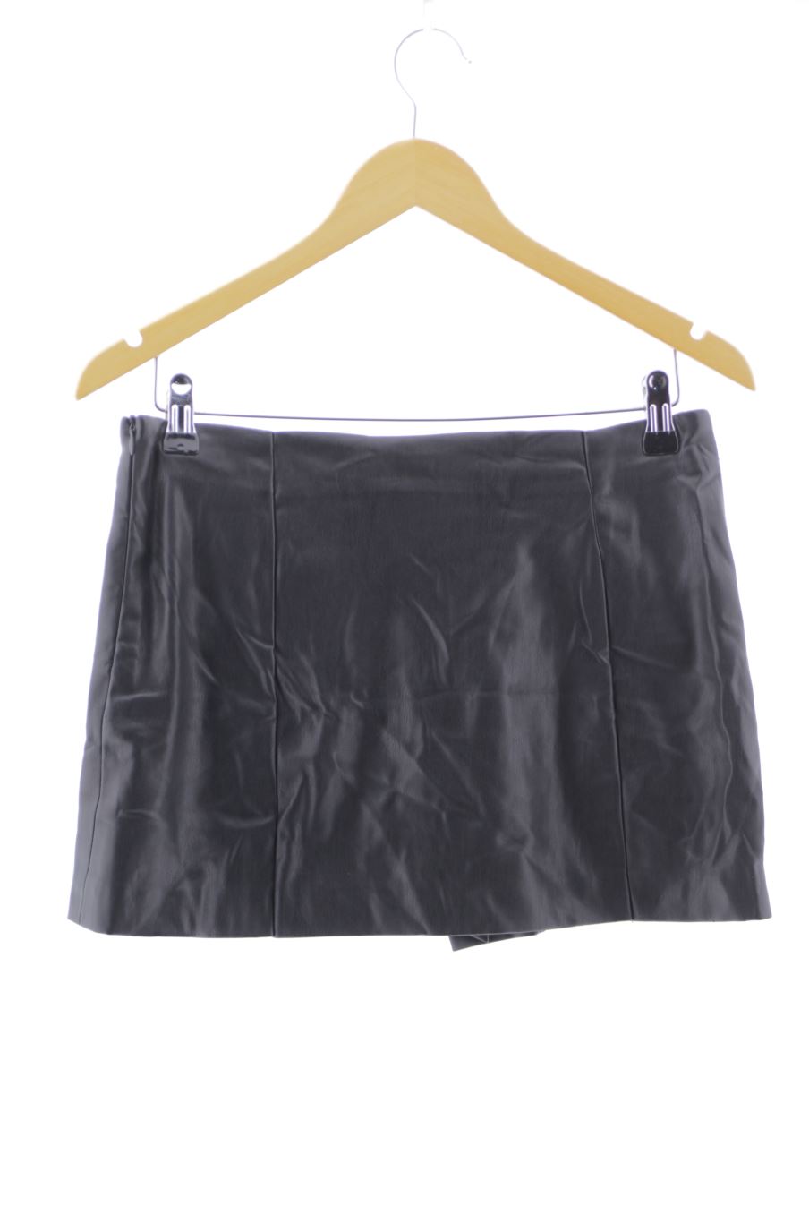 Jupe Trafaluc de la taille M, de couleur noir de synthétique