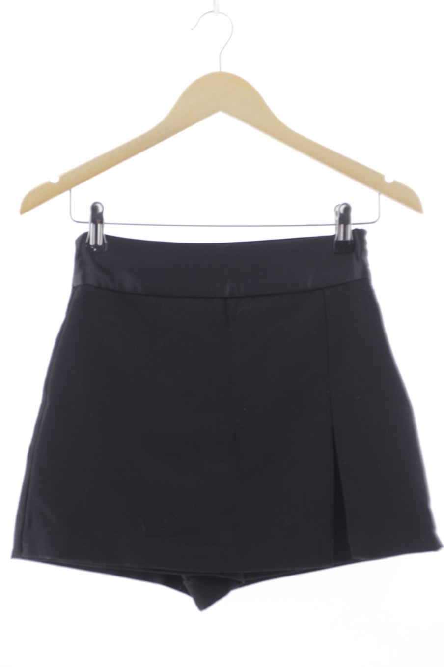 Pantalón corto de Zara de la talla XS, de color negro