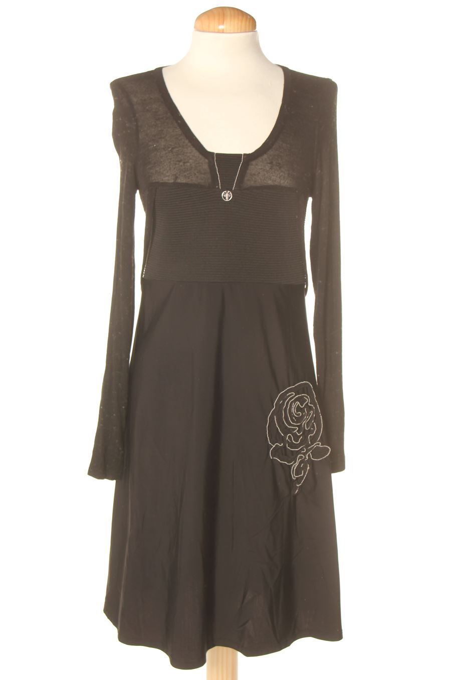 Robe casual La mode est a vous de la taille 34, de couleur noir
