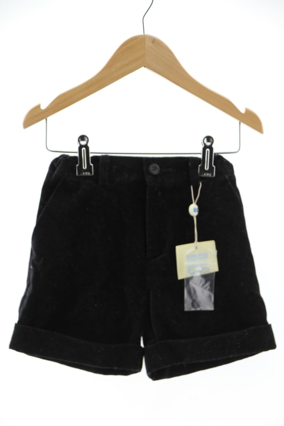 Short Bass3 de la taille 12 mois avec une étiquette