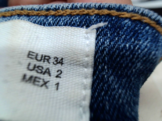 Jeans Mango de la taille 34, de couleur bleu de denim