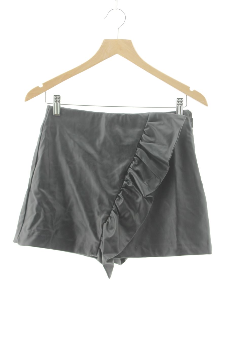 Shorts Zara de la taille S, de couleur noir de synthétique