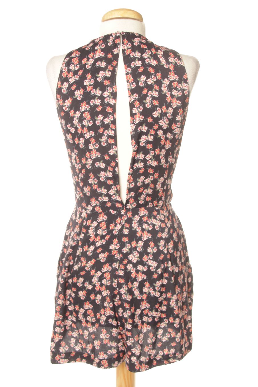 Mono de trf (ZARA) de la talla S, de color flores