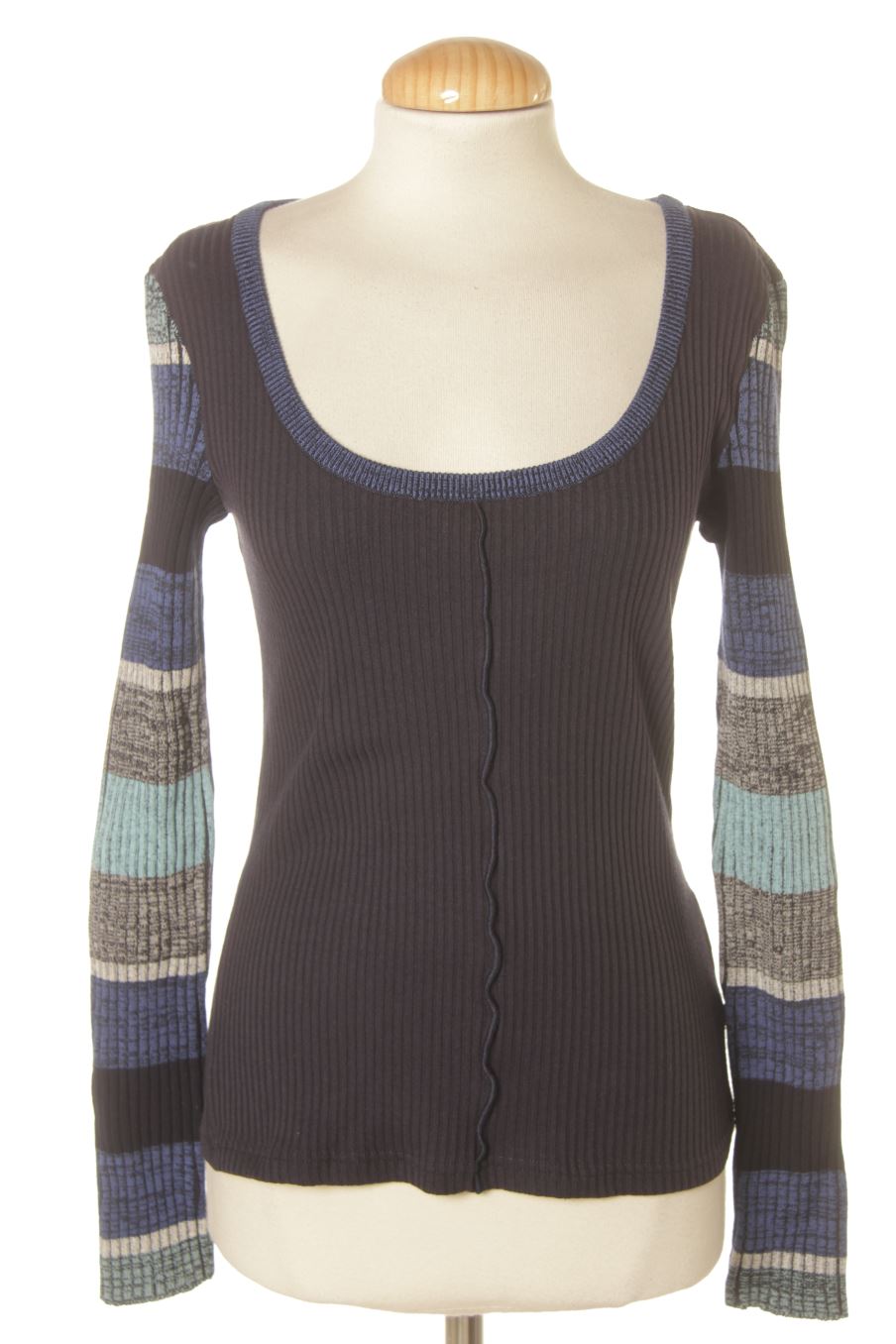 Pull Desigual de la taille M, de couleur bleu marine