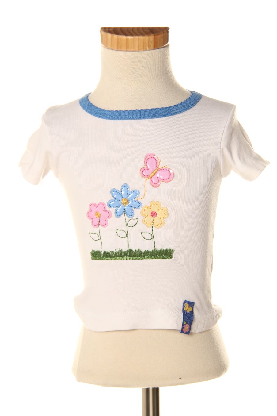 T-shirt AKR Kids de la taille 3 mois avec une étiquette