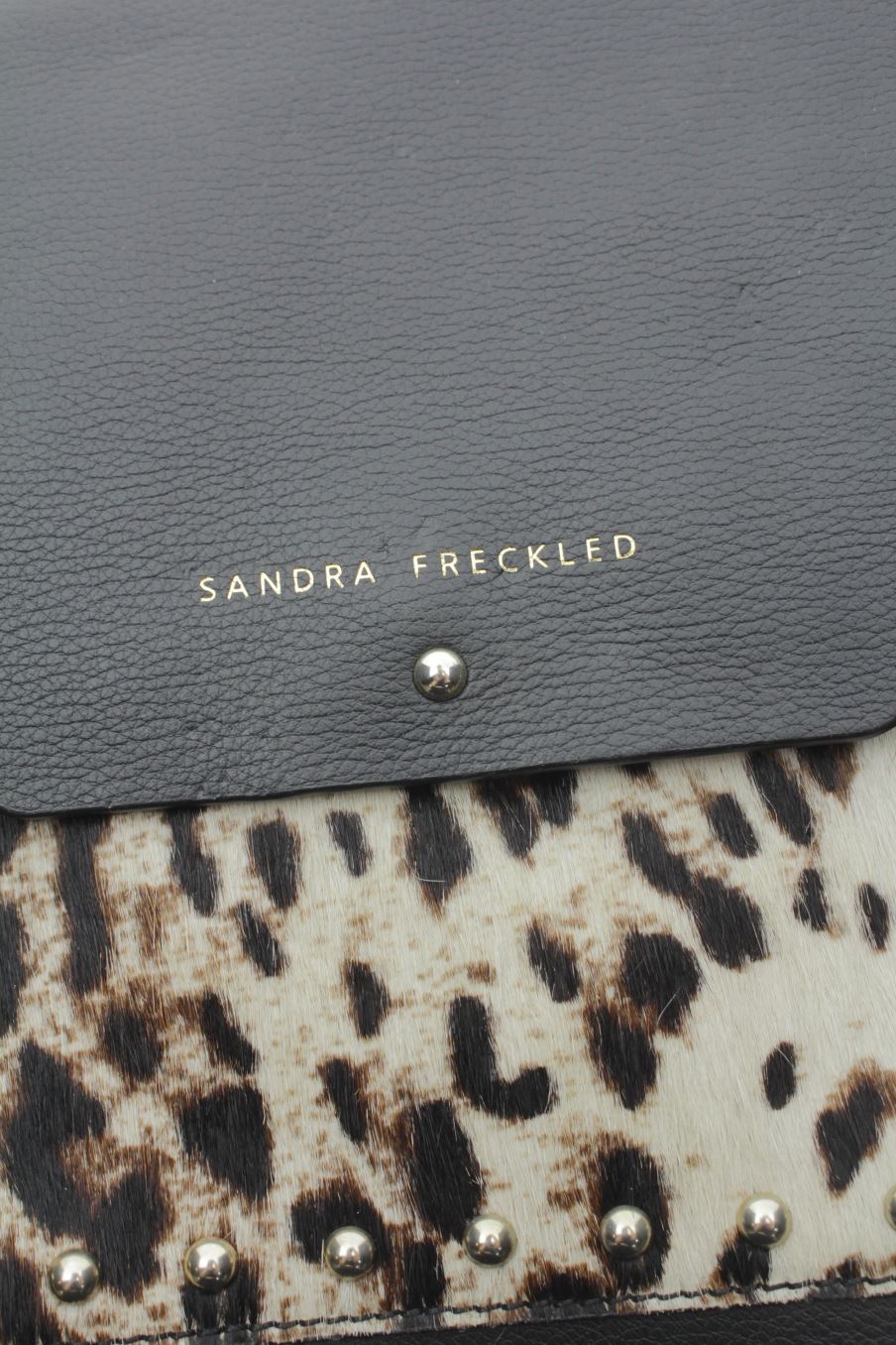 Bandolera Negro de Sandra Freckled