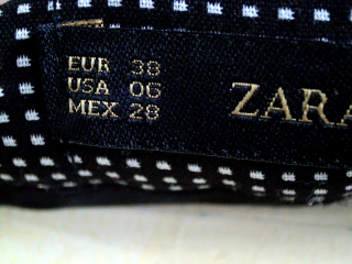Pantalon Zara de la taille 38, de couleur noir