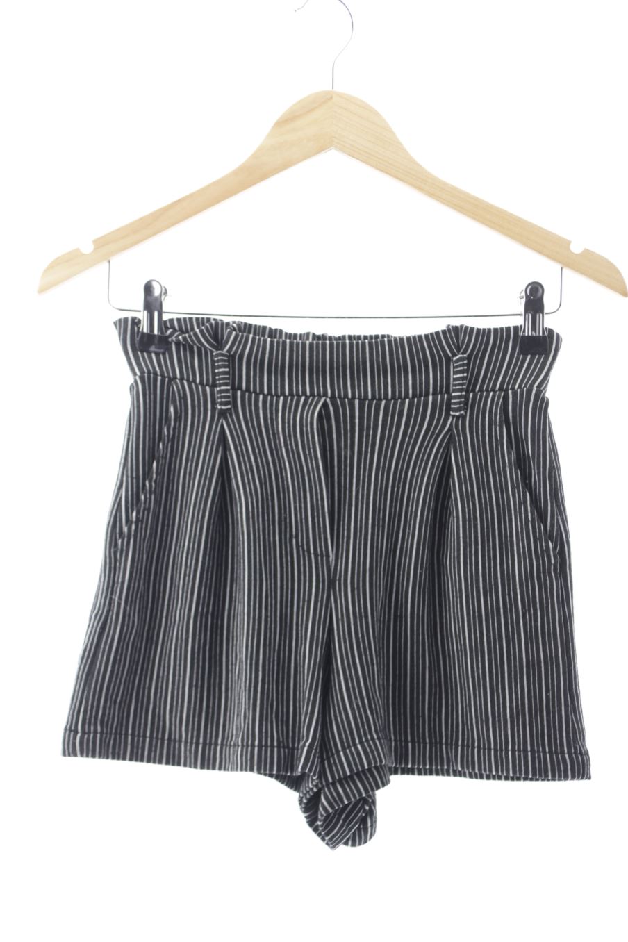 Pantaloni corti de Pull & Bear de la talla S, de color righe