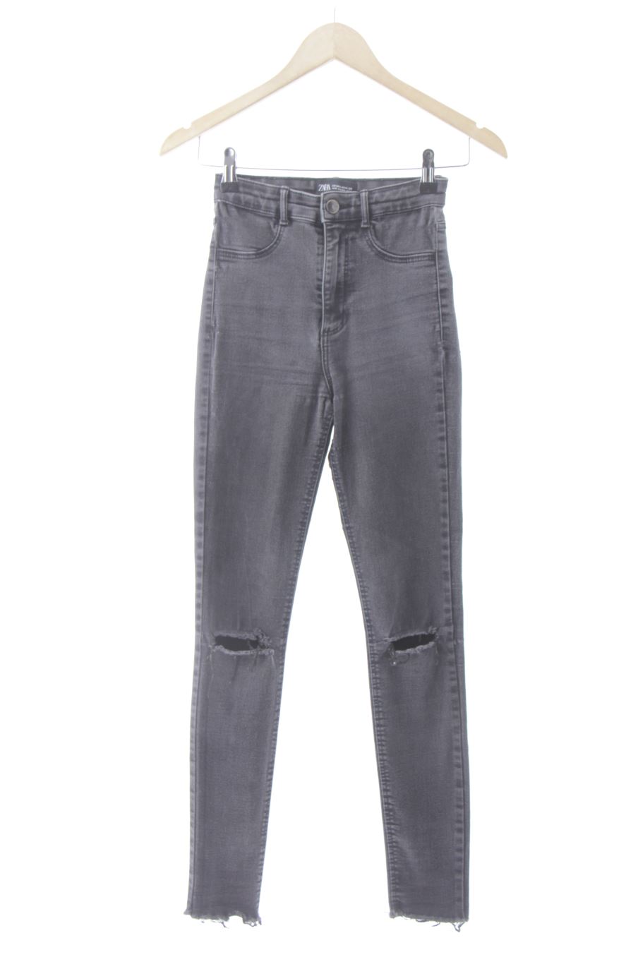 Vaquero de Zara de la talla 34, de color negro de ropa vaquera