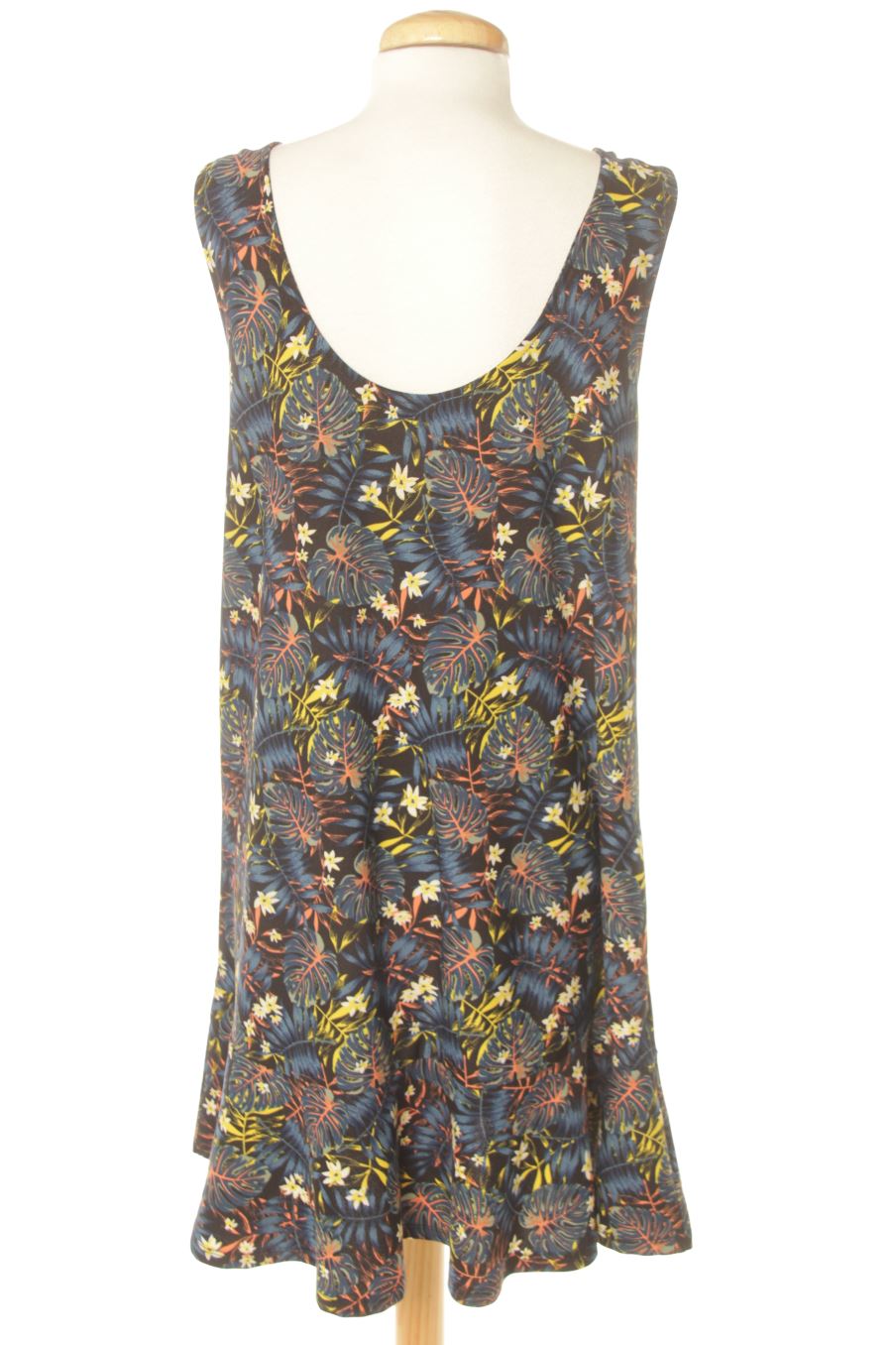 Robe casual Mango de la taille S, de couleur fleurs