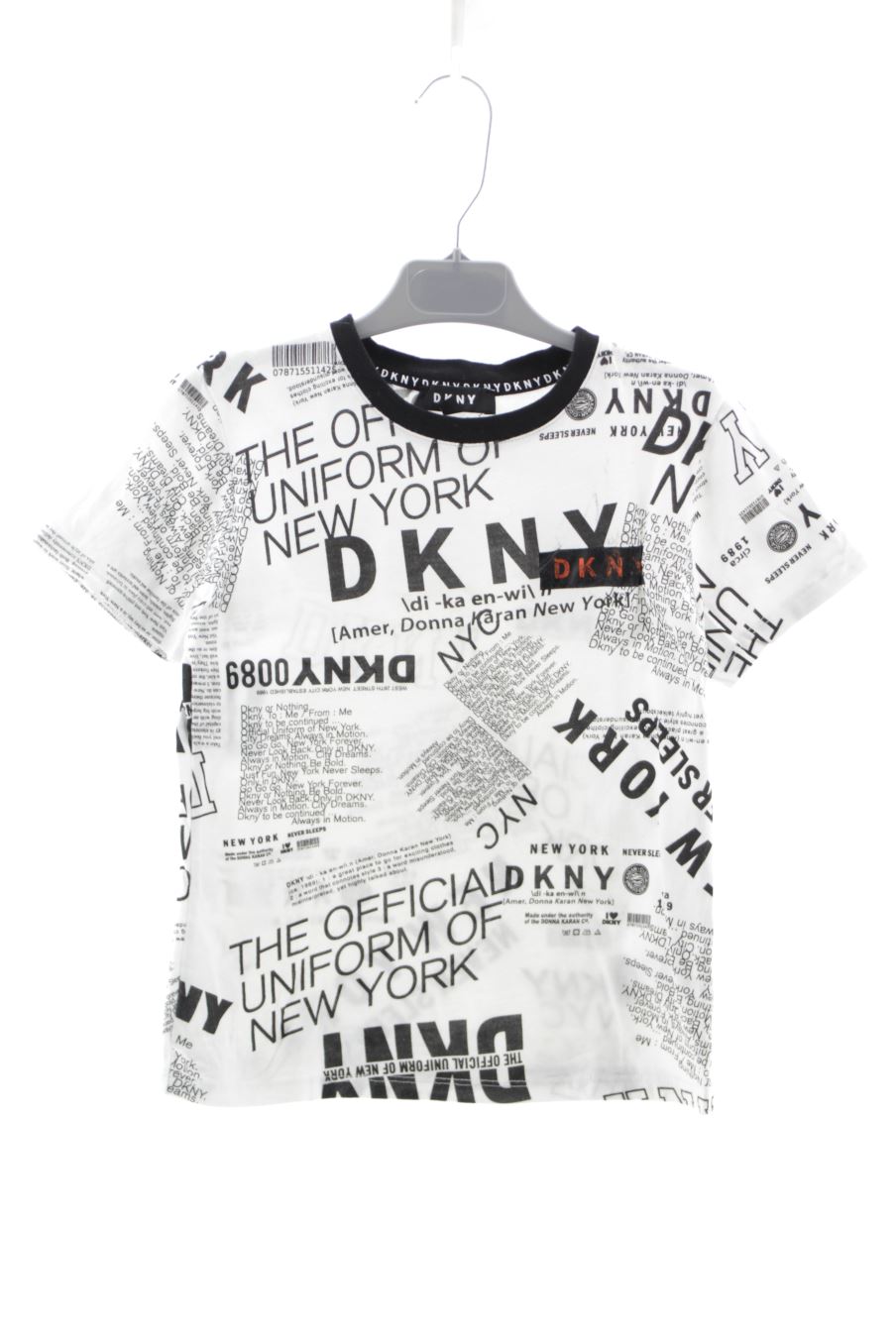 T-shirt DKNY de la taille 8 ans de seconde main