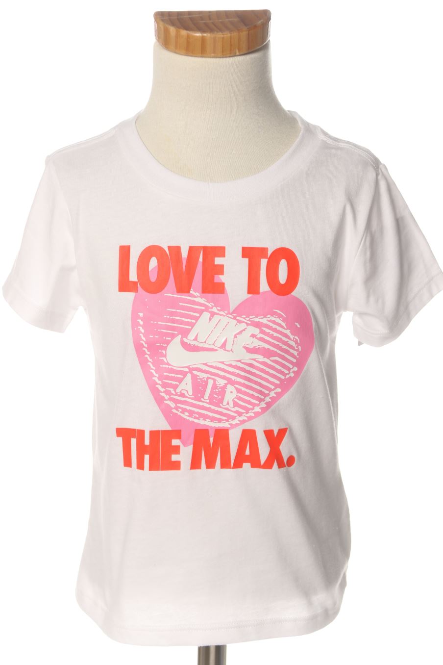 T-shirt Nike de la taille 6 ans avec une étiquette