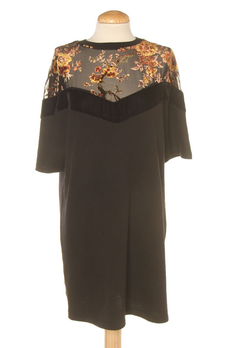 Robe casual Zara de la taille S, de couleur noir