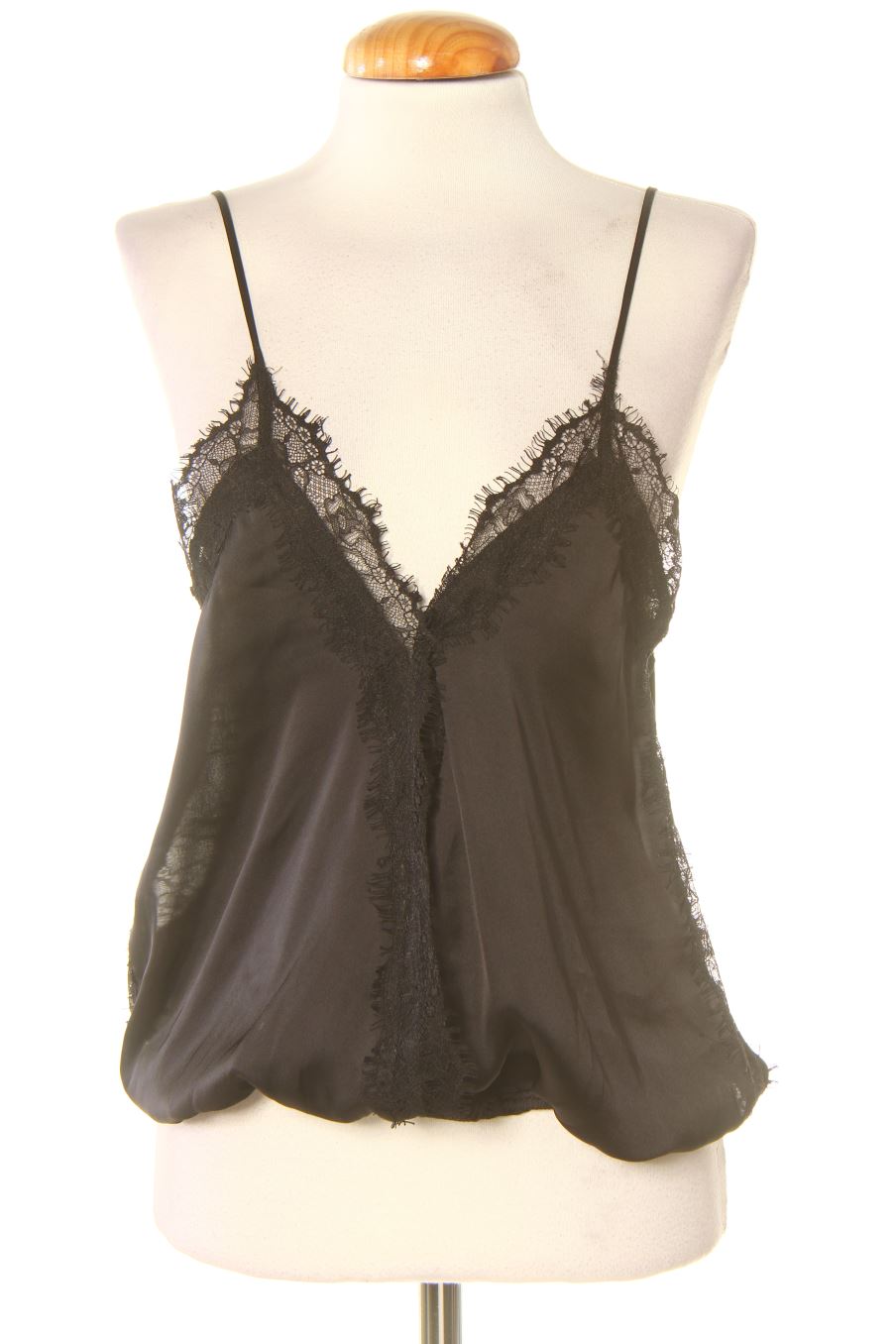 Top Bershka de la taille L, de couleur noir