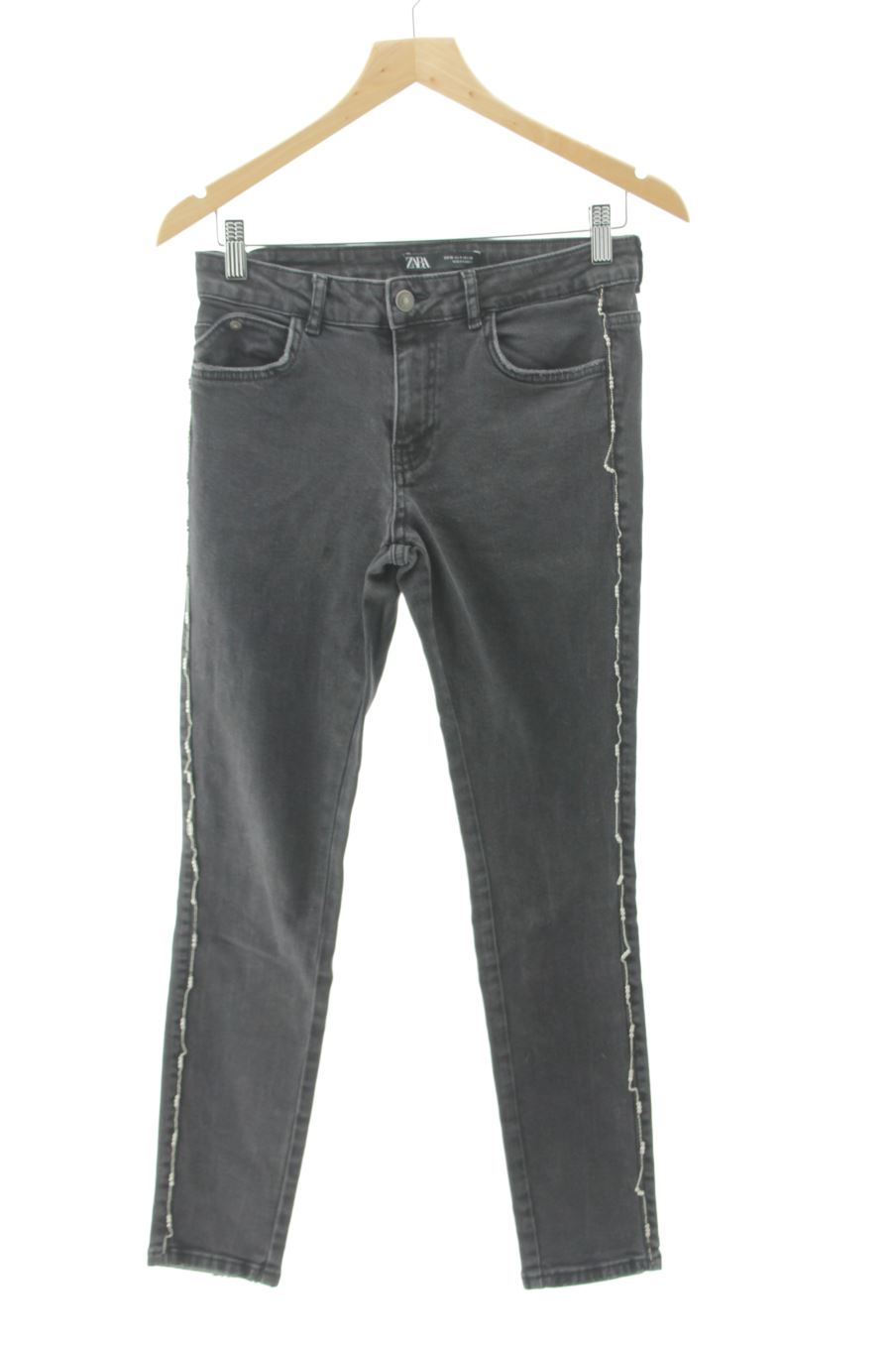 Jeans Zara de la taille 38, de couleur noir de denim