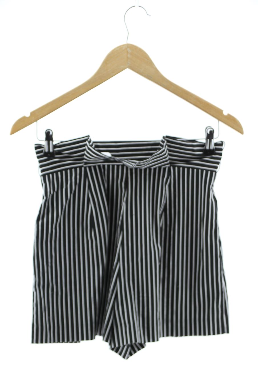 Shorts Forever 21 de la taille S, de couleur rayures