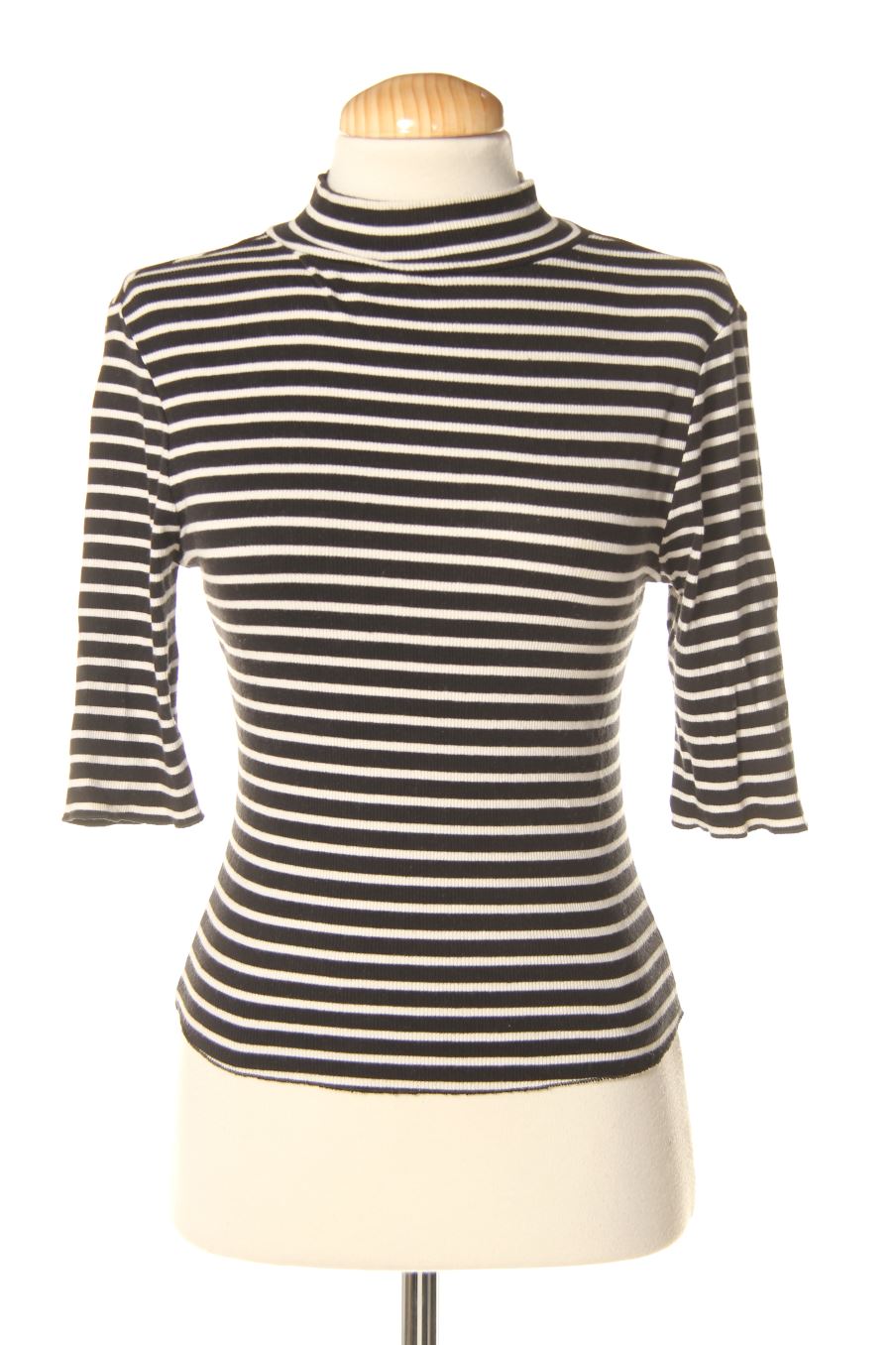 Camiseta de Zara de la talla M, de color rayas