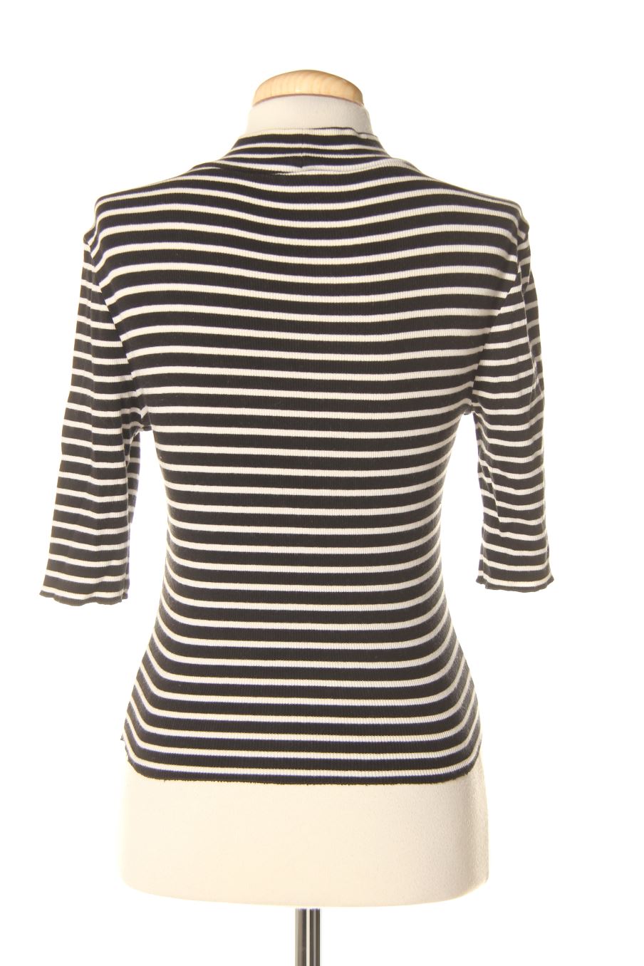 Camiseta de Zara de la talla M, de color rayas