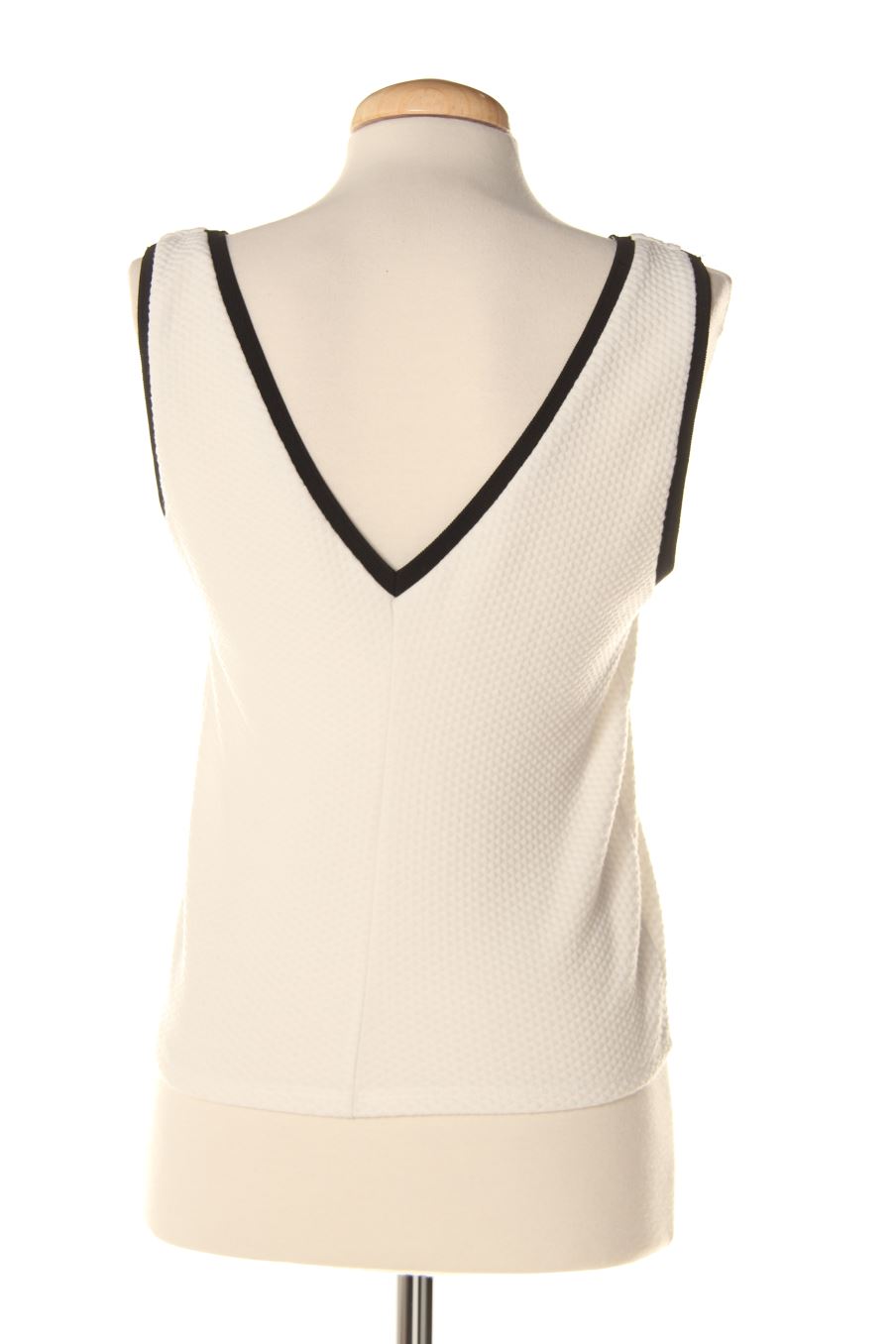 Top de Zara de la talla M, de color blanco